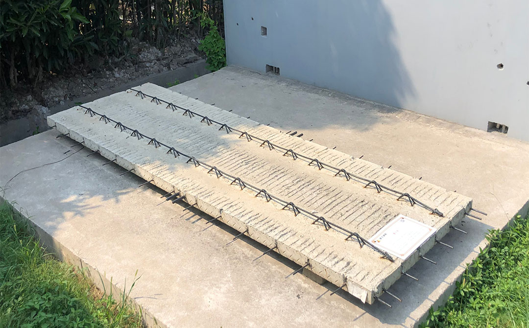 بلاطة أرضية مركبة
