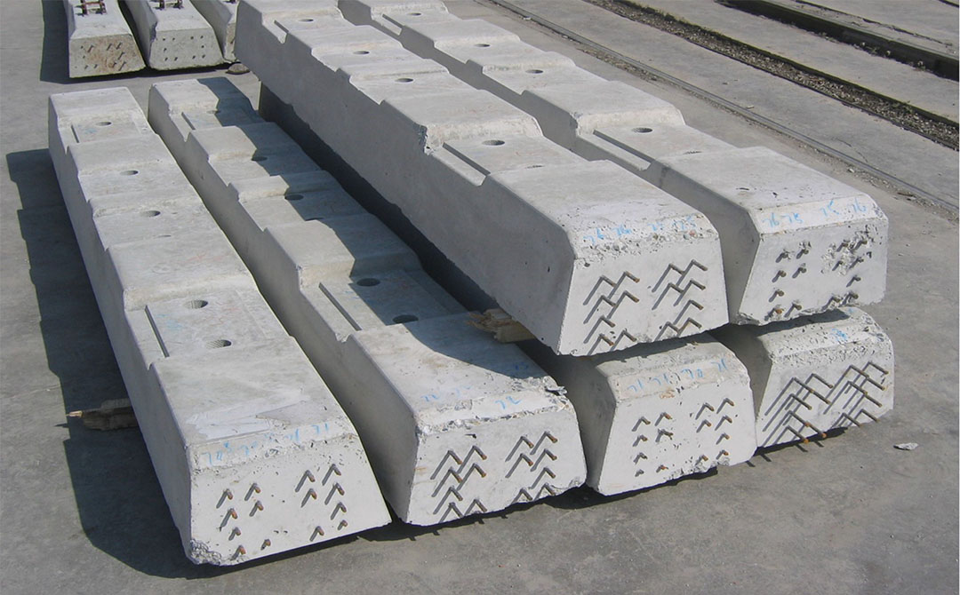 النائم بالسكك الحديدية
